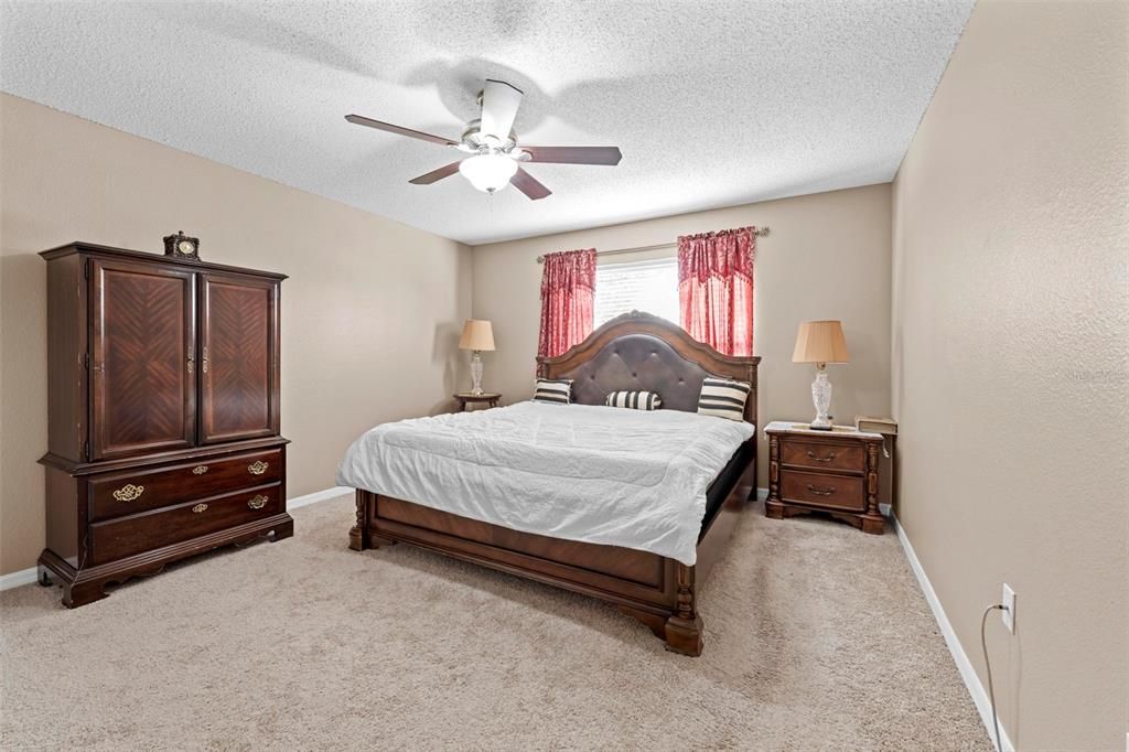 For Sale: $450,000 (7 beds, 2 baths, 3096 Square Feet)