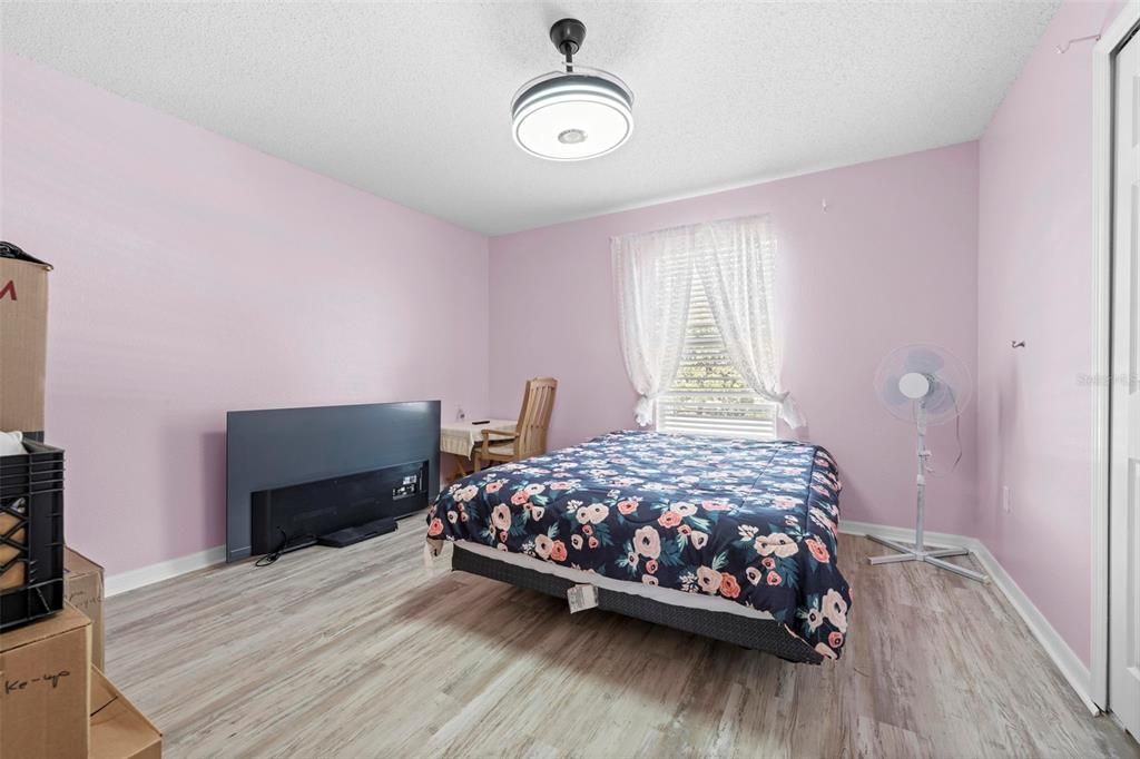 For Sale: $450,000 (7 beds, 2 baths, 3096 Square Feet)