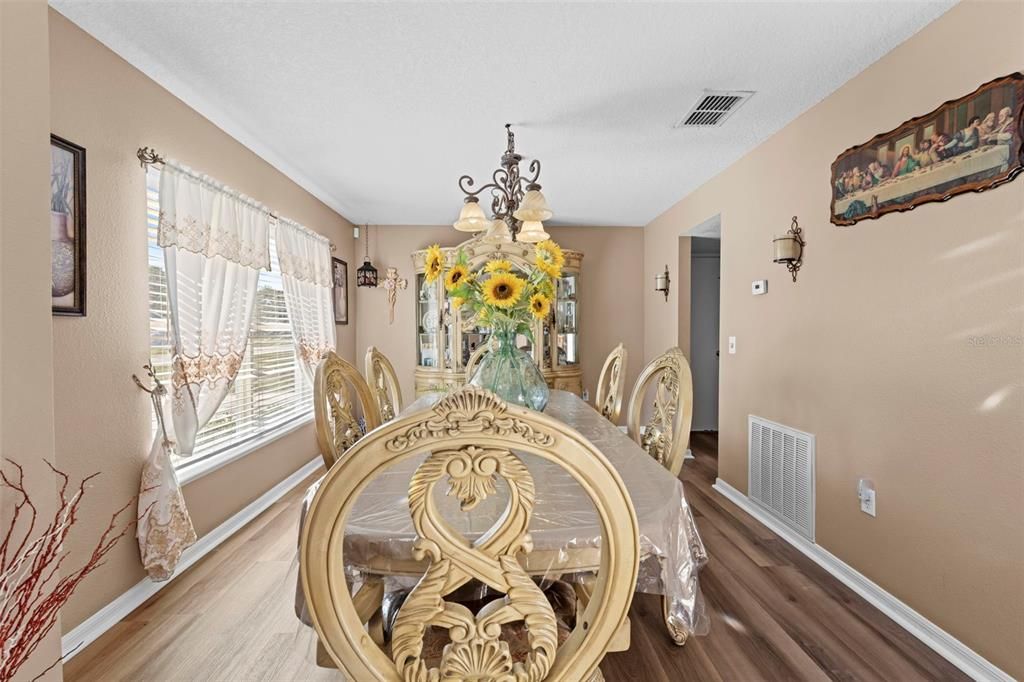 For Sale: $450,000 (7 beds, 2 baths, 3096 Square Feet)