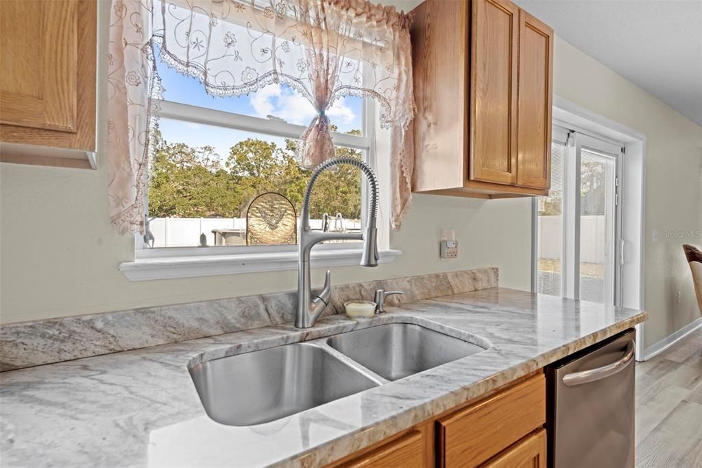 For Sale: $450,000 (7 beds, 2 baths, 3096 Square Feet)