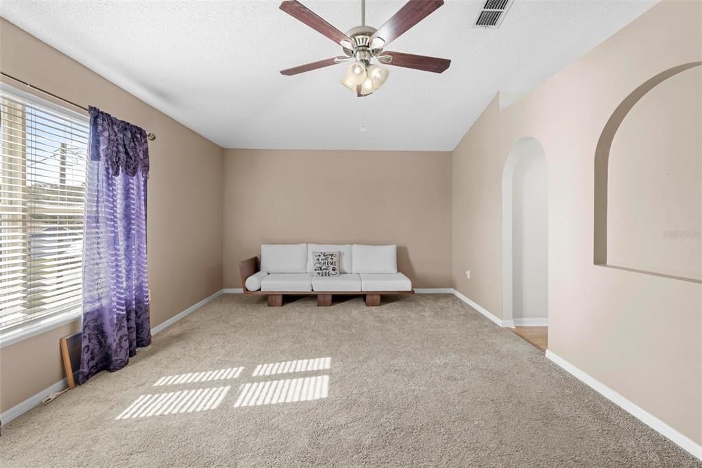 For Sale: $450,000 (7 beds, 2 baths, 3096 Square Feet)