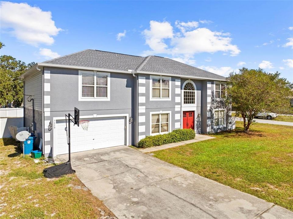 For Sale: $450,000 (7 beds, 2 baths, 3096 Square Feet)