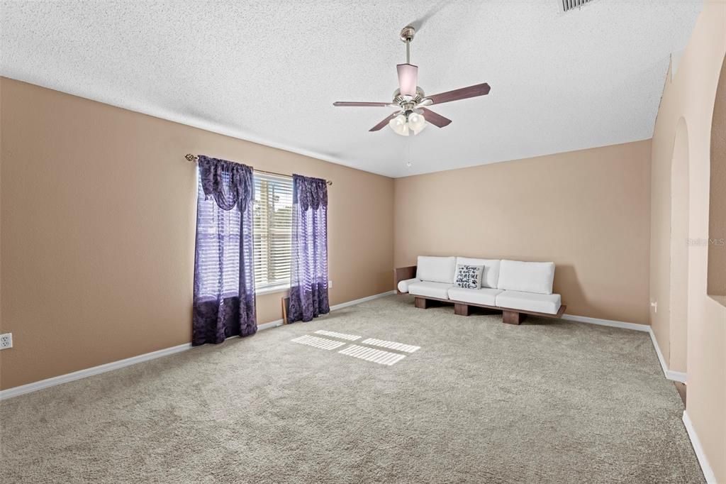 For Sale: $450,000 (7 beds, 2 baths, 3096 Square Feet)