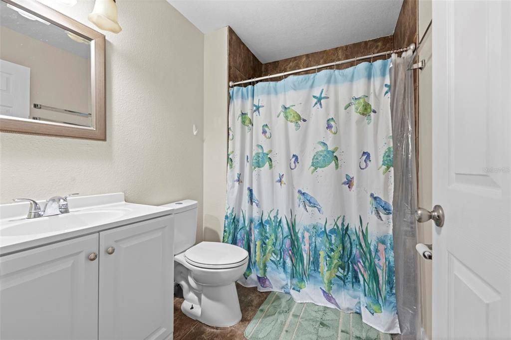 For Sale: $450,000 (7 beds, 2 baths, 3096 Square Feet)