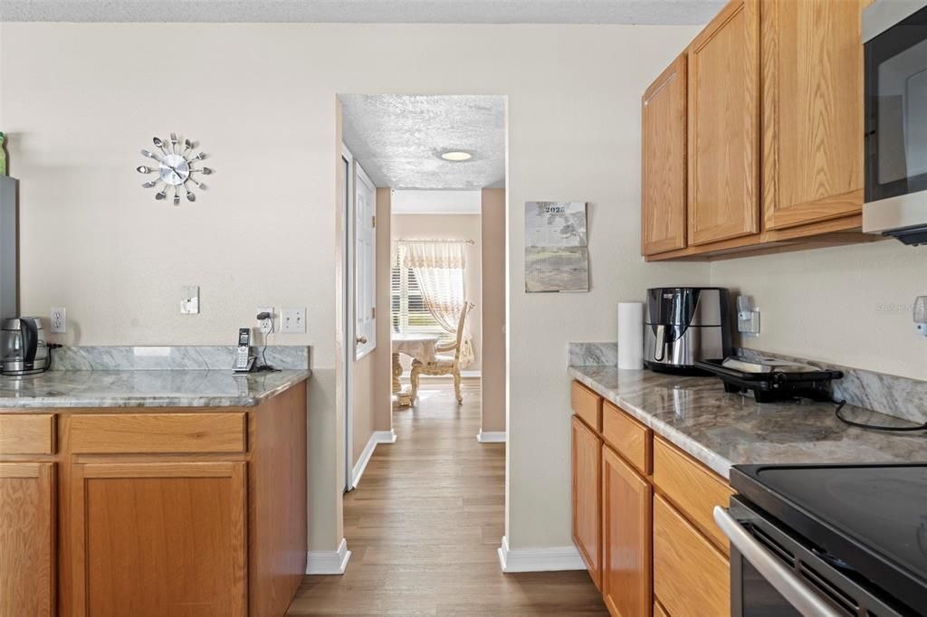 For Sale: $450,000 (7 beds, 2 baths, 3096 Square Feet)