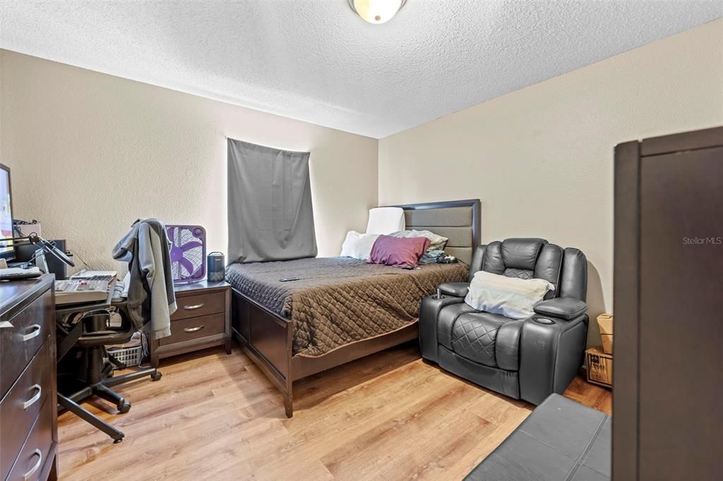 For Sale: $450,000 (7 beds, 2 baths, 3096 Square Feet)