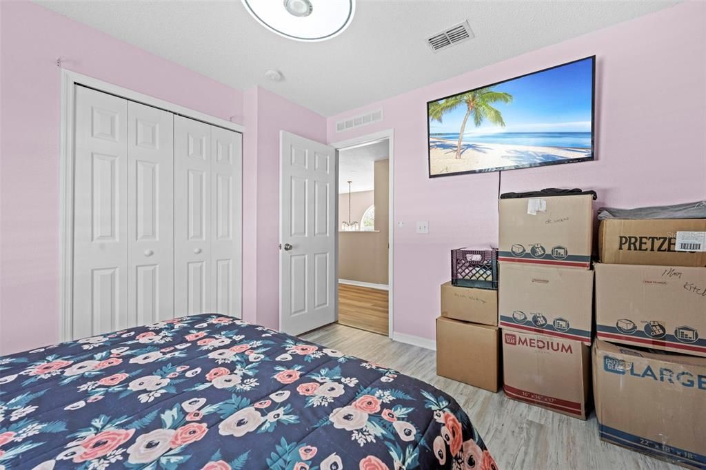 For Sale: $450,000 (7 beds, 2 baths, 3096 Square Feet)