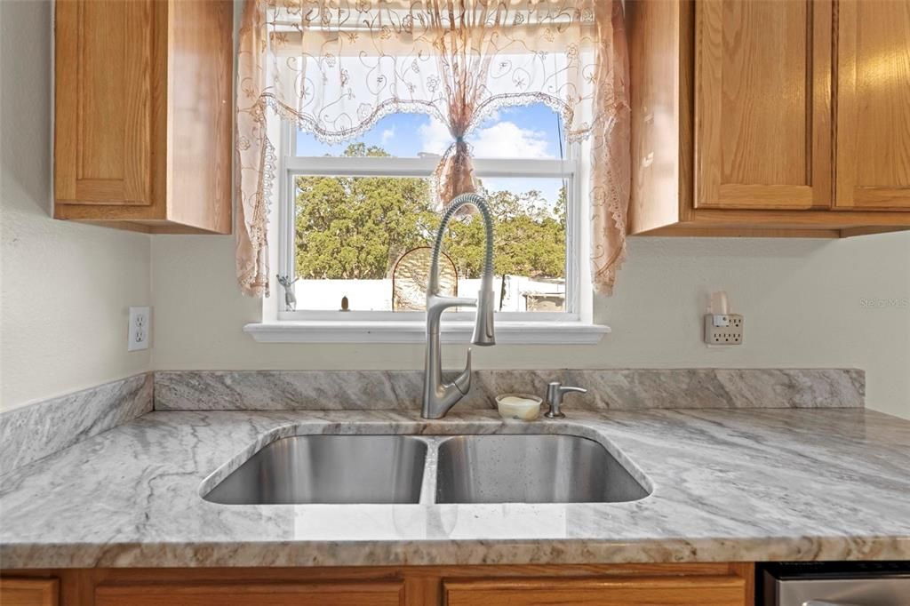 For Sale: $450,000 (7 beds, 2 baths, 3096 Square Feet)