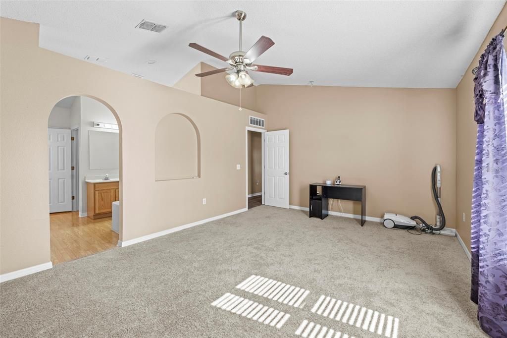 For Sale: $450,000 (7 beds, 2 baths, 3096 Square Feet)