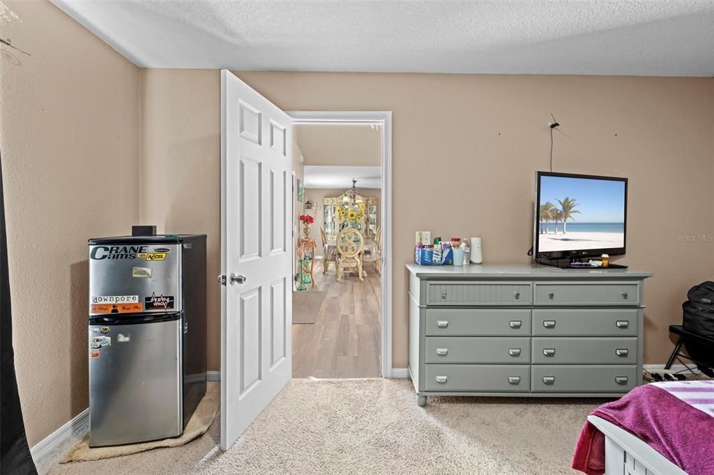 For Sale: $450,000 (7 beds, 2 baths, 3096 Square Feet)