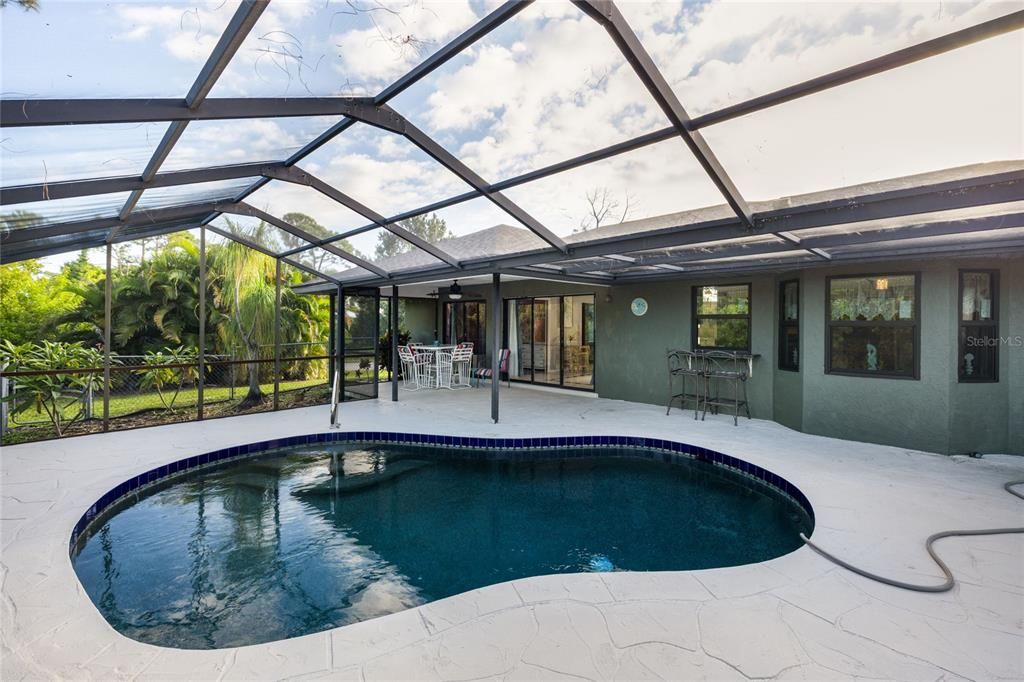 Active With Contract: $277,000 (3 beds, 2 baths, 1234 Square Feet)