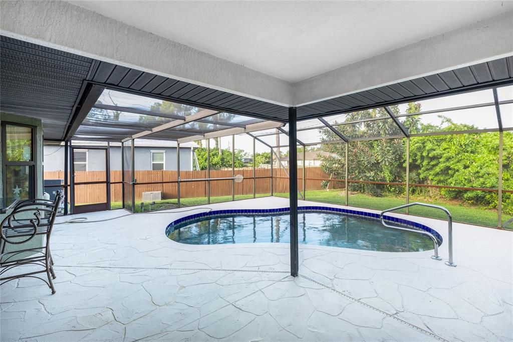 Active With Contract: $277,000 (3 beds, 2 baths, 1234 Square Feet)