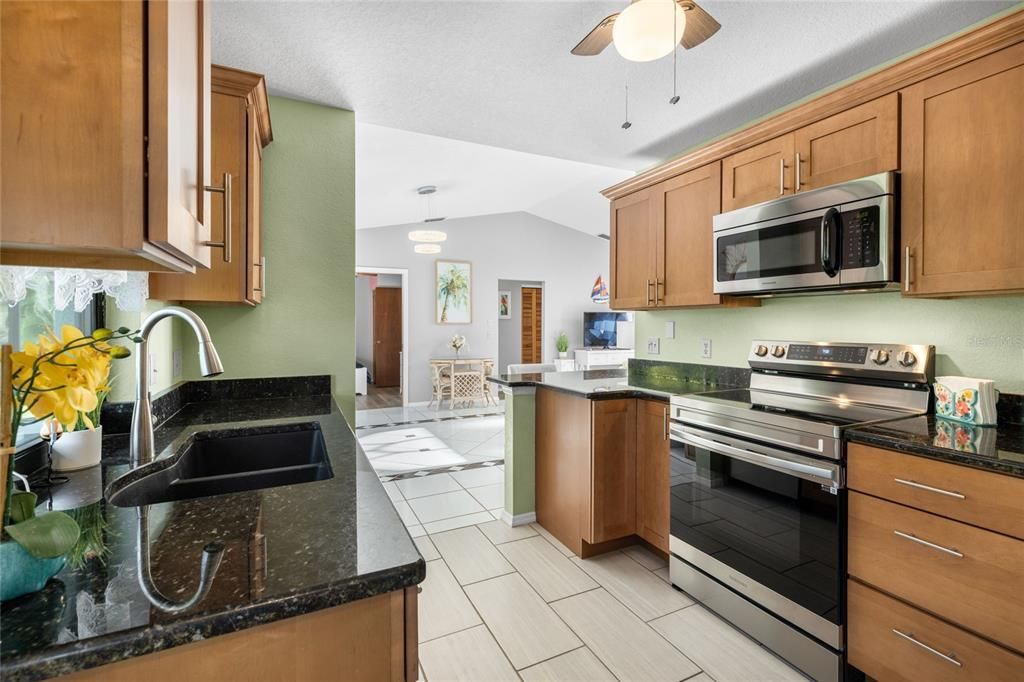 Active With Contract: $277,000 (3 beds, 2 baths, 1234 Square Feet)