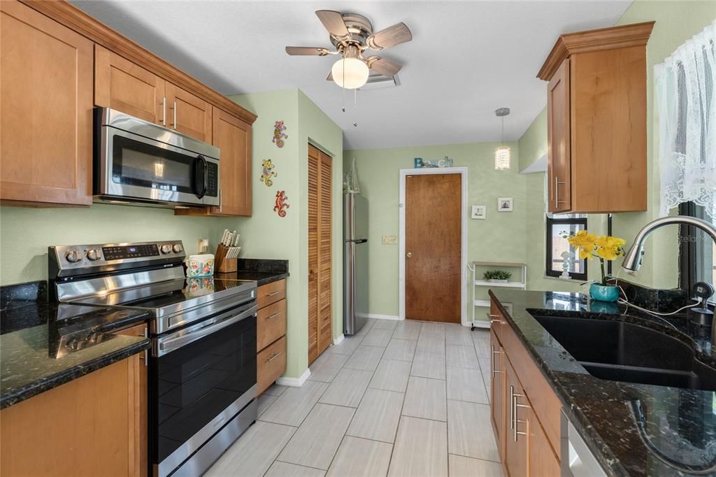 Active With Contract: $277,000 (3 beds, 2 baths, 1234 Square Feet)