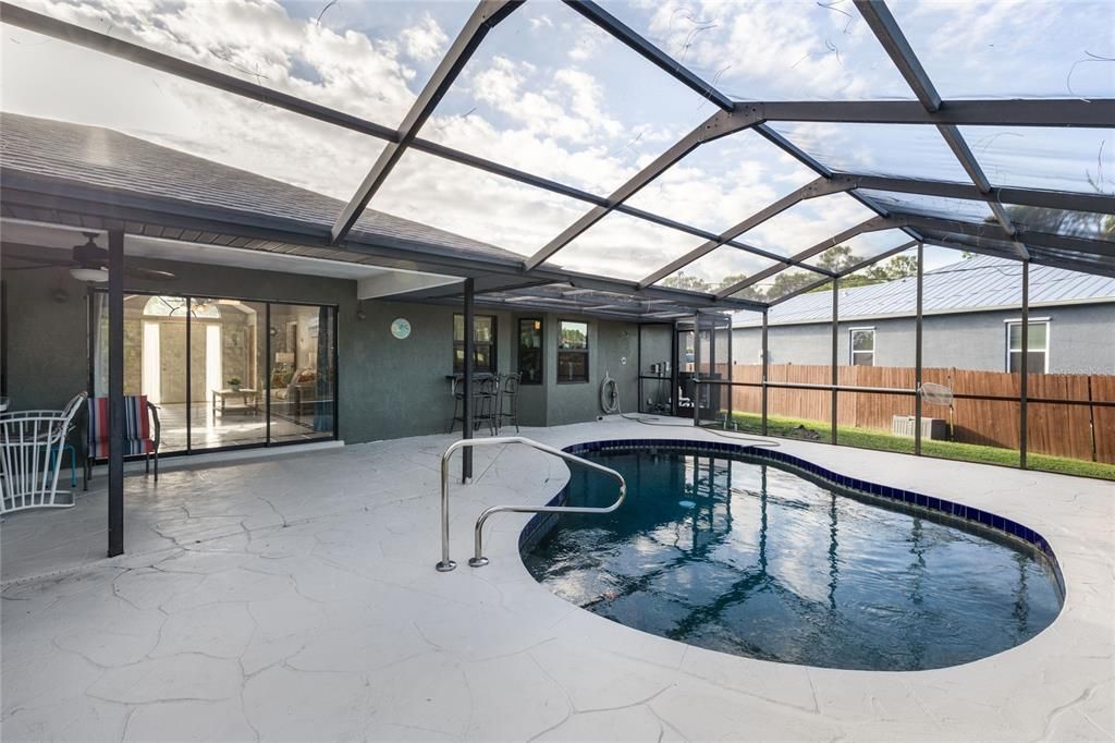 Active With Contract: $277,000 (3 beds, 2 baths, 1234 Square Feet)