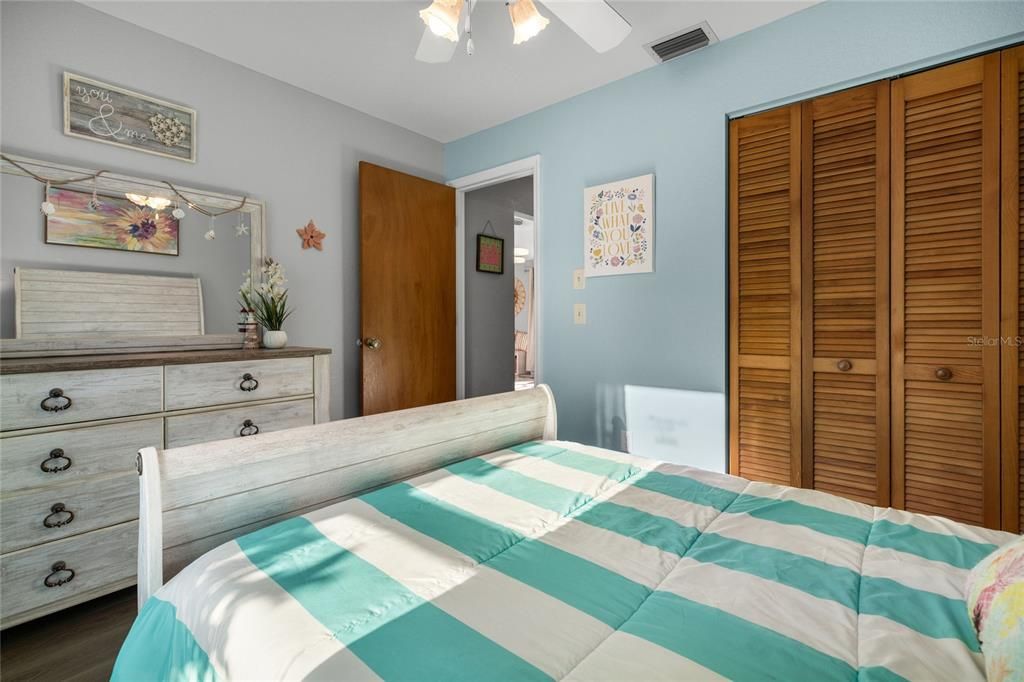 Active With Contract: $277,000 (3 beds, 2 baths, 1234 Square Feet)