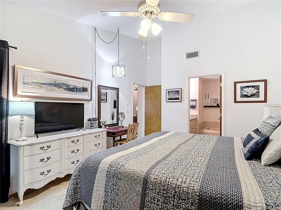 For Sale: $449,000 (2 beds, 2 baths, 1600 Square Feet)