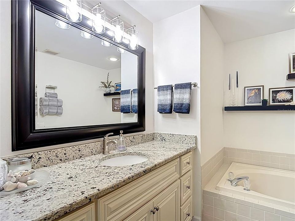 For Sale: $449,000 (2 beds, 2 baths, 1600 Square Feet)