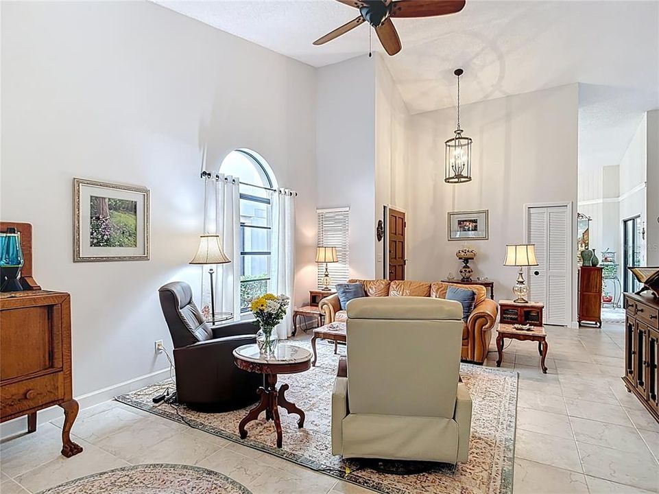 For Sale: $449,000 (2 beds, 2 baths, 1600 Square Feet)