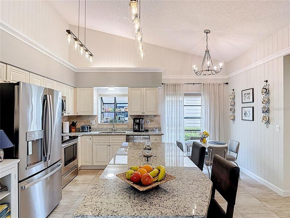 For Sale: $449,000 (2 beds, 2 baths, 1600 Square Feet)