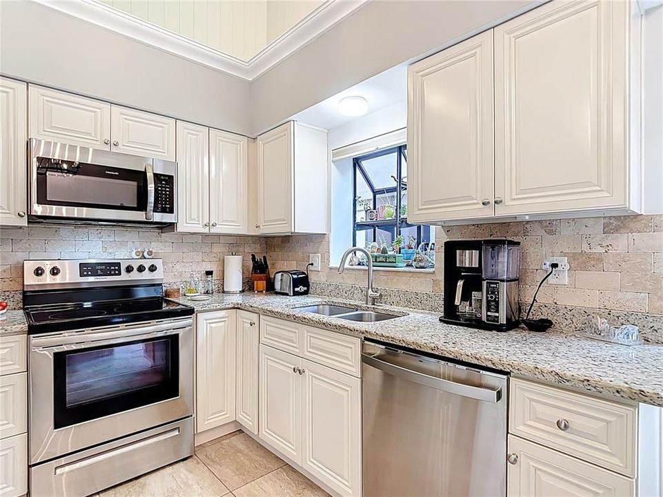 For Sale: $449,000 (2 beds, 2 baths, 1600 Square Feet)