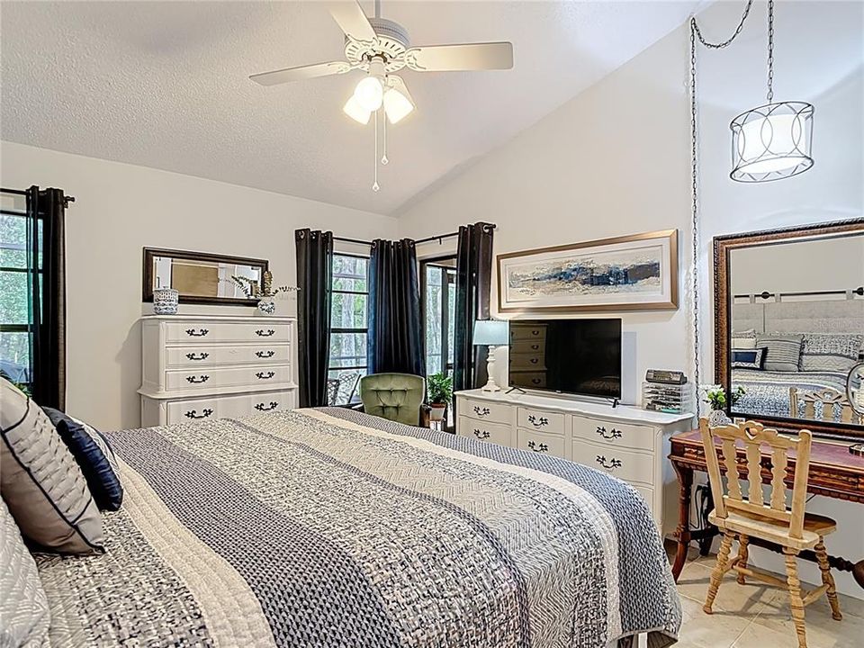 For Sale: $449,000 (2 beds, 2 baths, 1600 Square Feet)