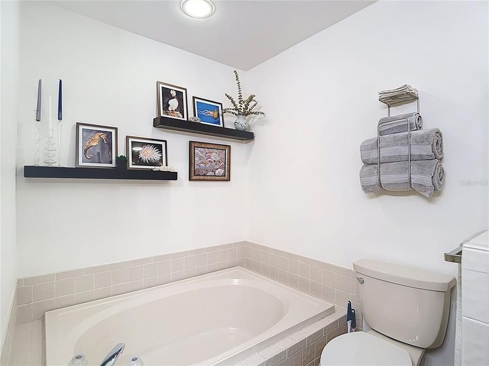 For Sale: $449,000 (2 beds, 2 baths, 1600 Square Feet)
