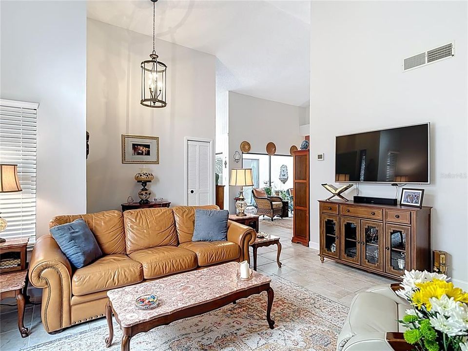 For Sale: $449,000 (2 beds, 2 baths, 1600 Square Feet)