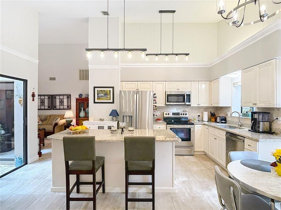 For Sale: $449,000 (2 beds, 2 baths, 1600 Square Feet)