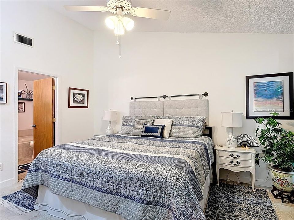 For Sale: $449,000 (2 beds, 2 baths, 1600 Square Feet)