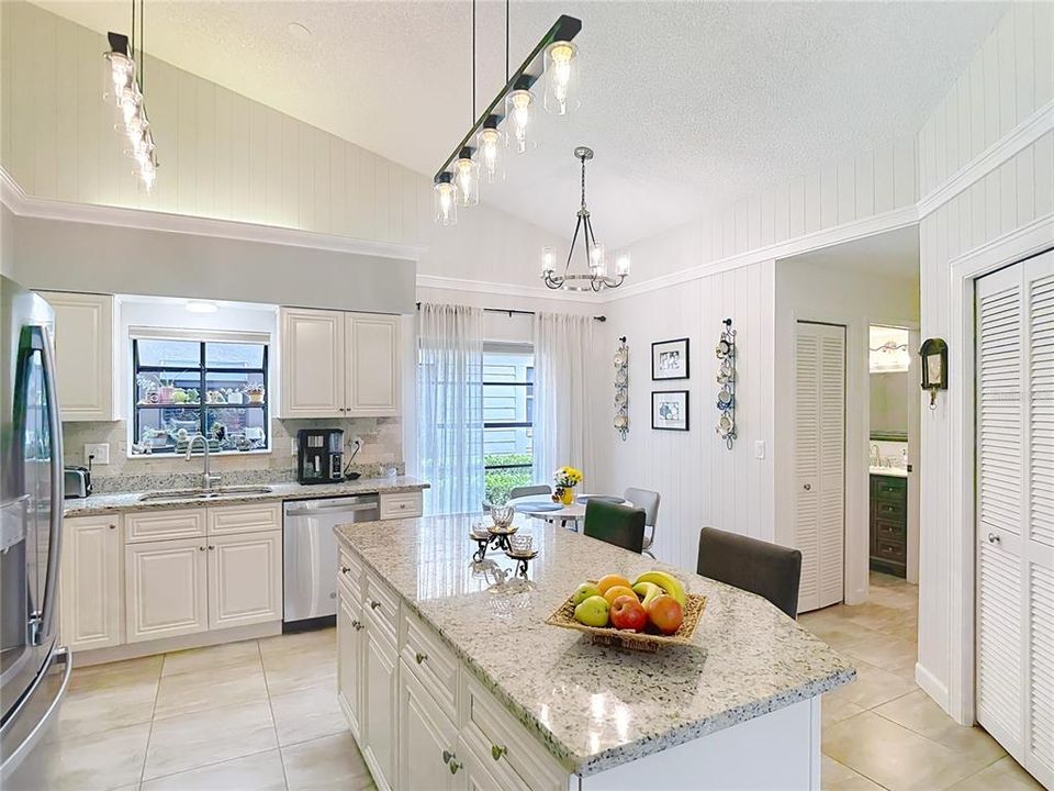 For Sale: $449,000 (2 beds, 2 baths, 1600 Square Feet)