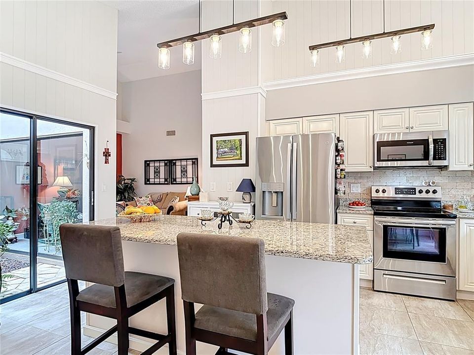 For Sale: $449,000 (2 beds, 2 baths, 1600 Square Feet)