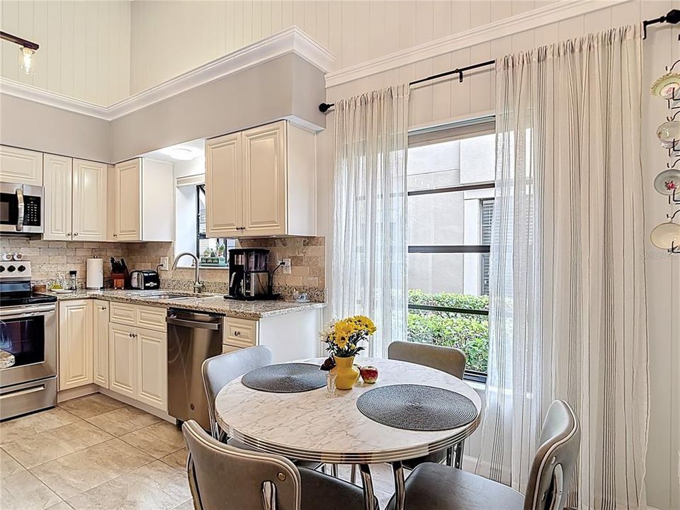 For Sale: $449,000 (2 beds, 2 baths, 1600 Square Feet)