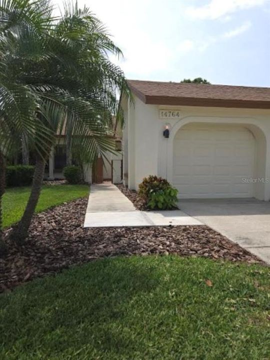 For Rent: $2,250 (2 beds, 2 baths, 1129 Square Feet)