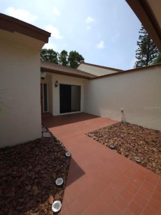 For Rent: $2,250 (2 beds, 2 baths, 1129 Square Feet)