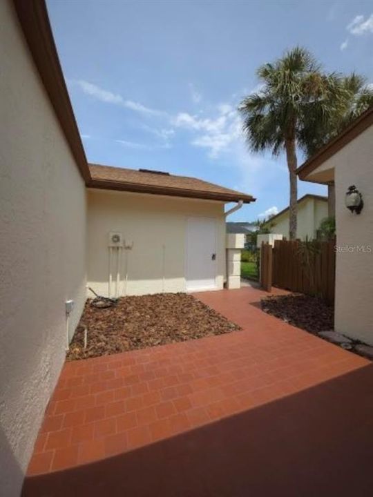 For Rent: $2,250 (2 beds, 2 baths, 1129 Square Feet)