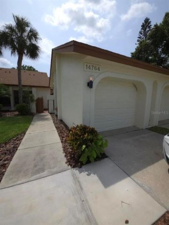 For Rent: $2,250 (2 beds, 2 baths, 1129 Square Feet)