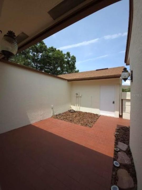 For Rent: $2,250 (2 beds, 2 baths, 1129 Square Feet)