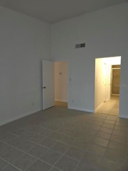 For Rent: $2,250 (2 beds, 2 baths, 1129 Square Feet)