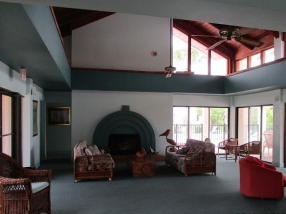 For Rent: $2,250 (2 beds, 2 baths, 1129 Square Feet)