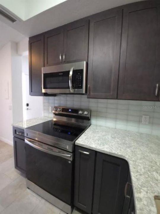 For Rent: $2,250 (2 beds, 2 baths, 1129 Square Feet)
