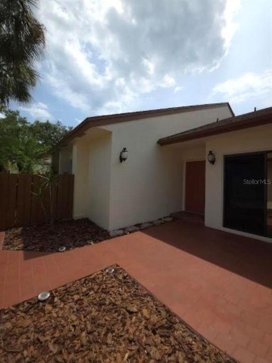 For Rent: $2,250 (2 beds, 2 baths, 1129 Square Feet)