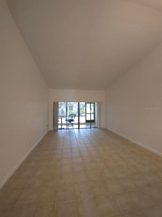 For Rent: $2,250 (2 beds, 2 baths, 1129 Square Feet)