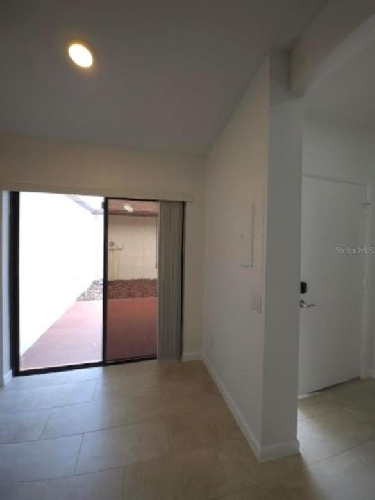 For Rent: $2,250 (2 beds, 2 baths, 1129 Square Feet)