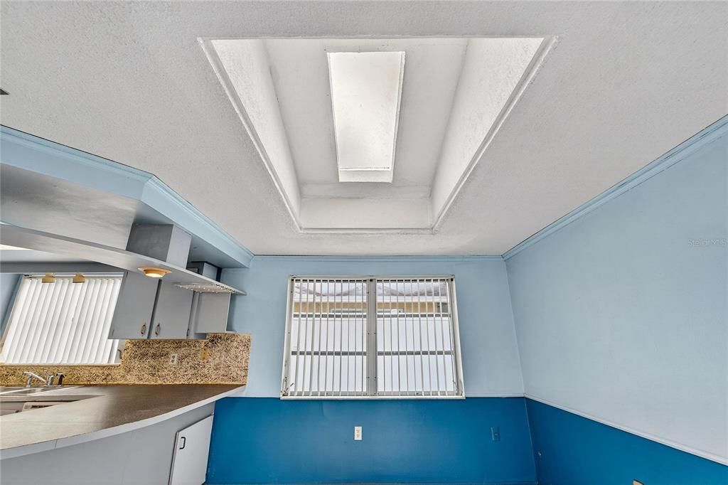 For Sale: $259,900 (2 beds, 2 baths, 1573 Square Feet)