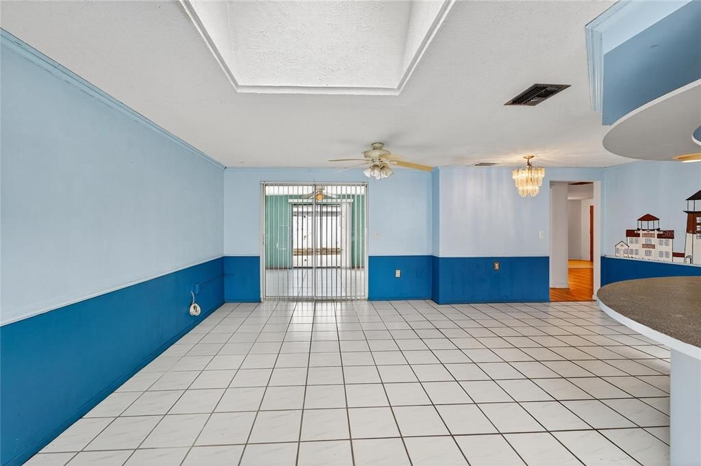 For Sale: $259,900 (2 beds, 2 baths, 1573 Square Feet)