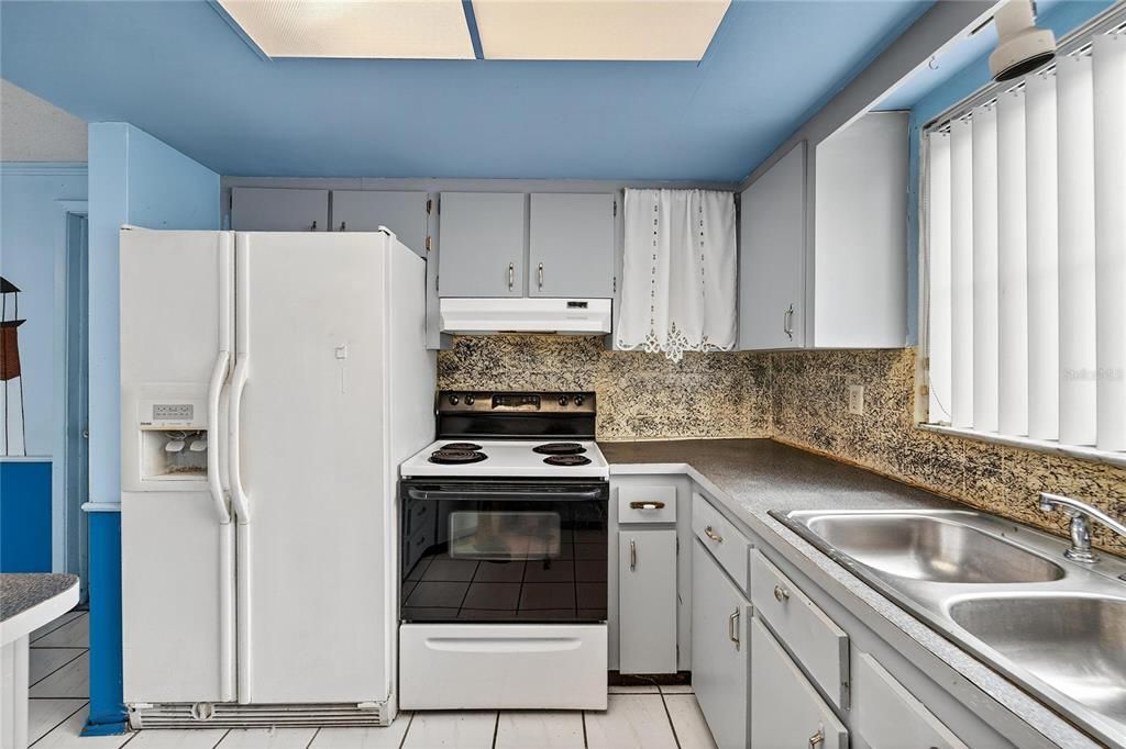 For Sale: $259,900 (2 beds, 2 baths, 1573 Square Feet)