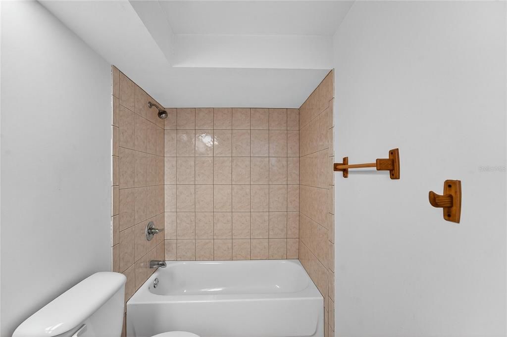 For Sale: $259,900 (2 beds, 2 baths, 1573 Square Feet)