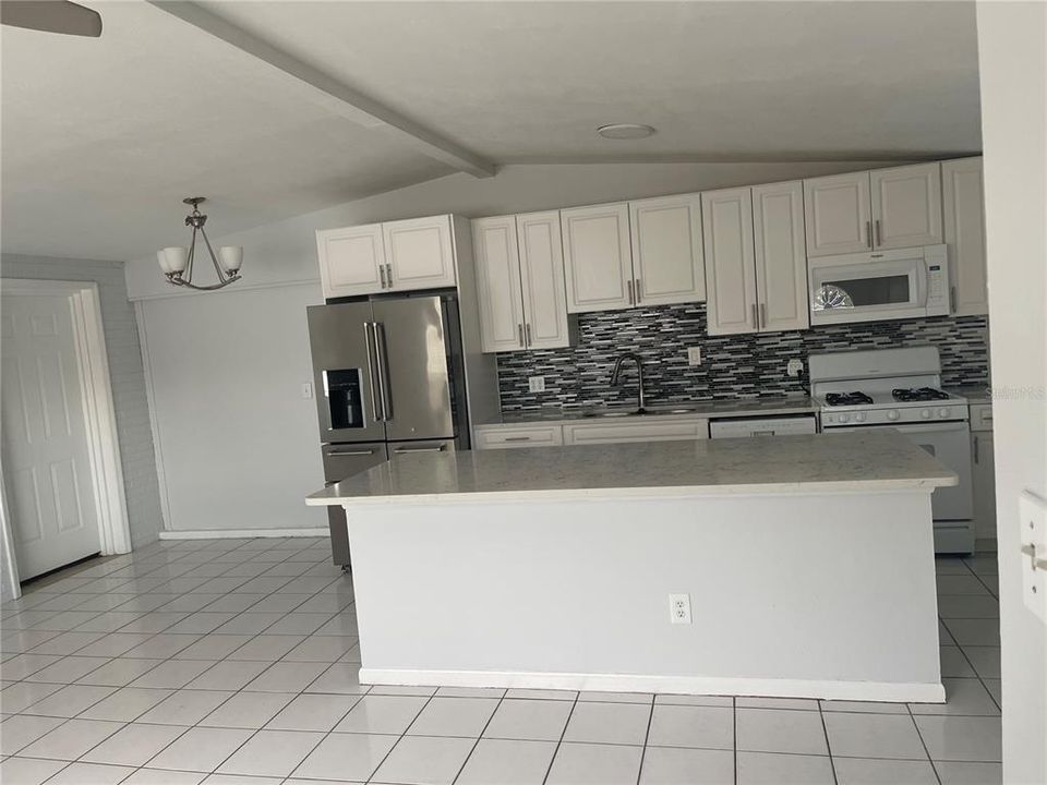 待售: $800,000 (6 贝兹, 5 浴室, 3052 平方英尺)