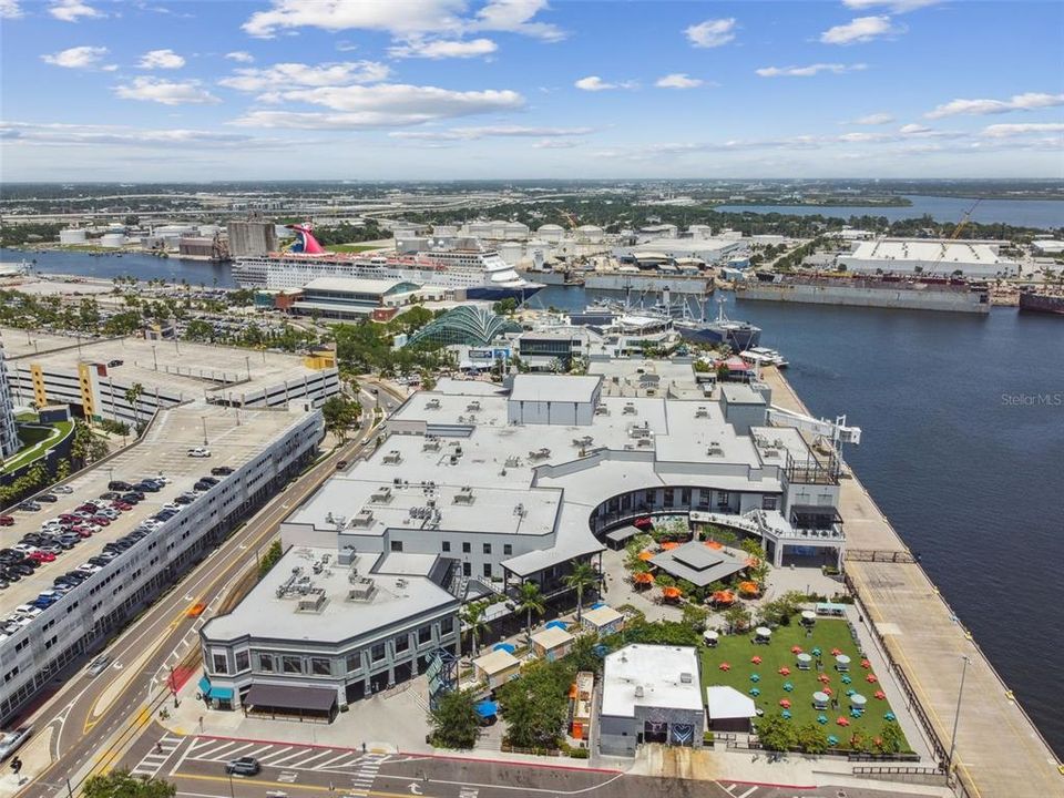 待售: $800,000 (6 贝兹, 5 浴室, 3052 平方英尺)